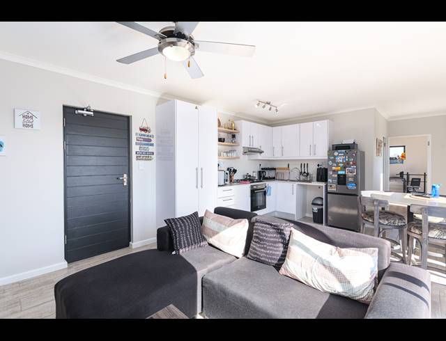 2 BEDROOM APARTMENT FOR SALE IN TABLE VIEW